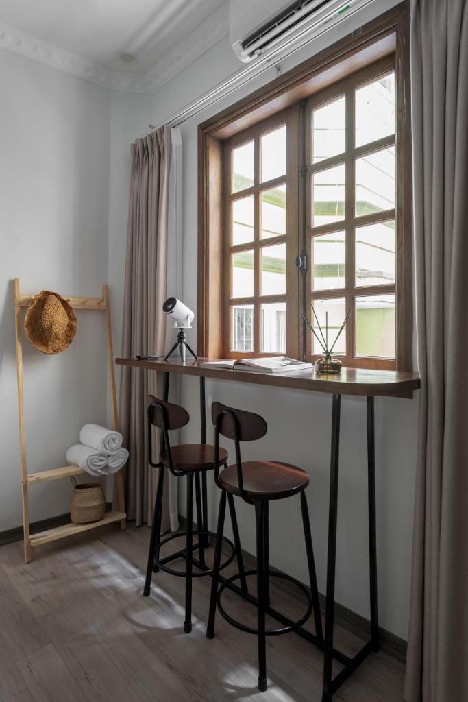 Wine Room# 1BRS#1 min to Hoan Kiem Lake#Balcony#Operahomestay# Netflix