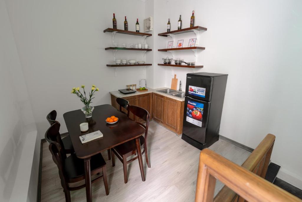 Wine Room# 1BRS#1 min to Hoan Kiem Lake#Balcony#Operahomestay# Netflix