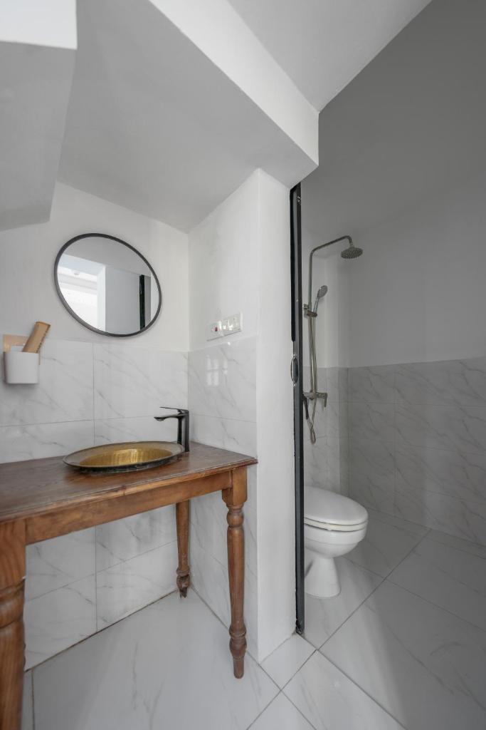 Wine Room# 1BRS#1 min to Hoan Kiem Lake#Balcony#Operahomestay# Netflix