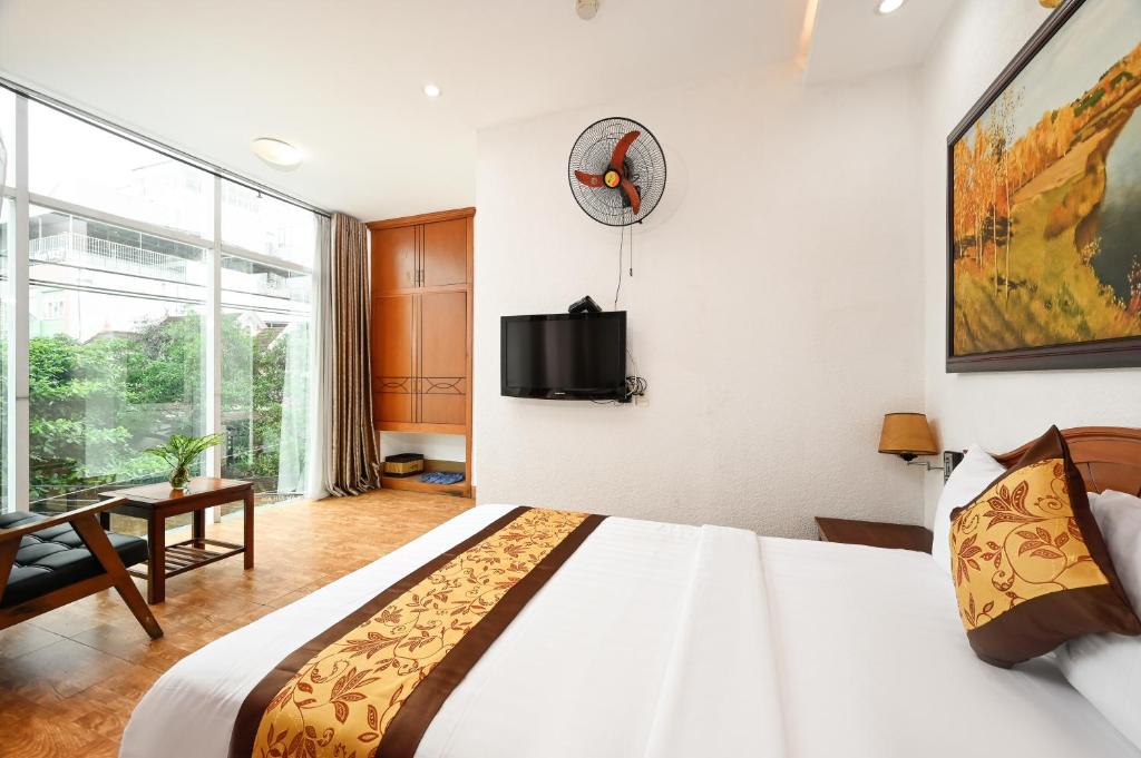 Queen Hotel