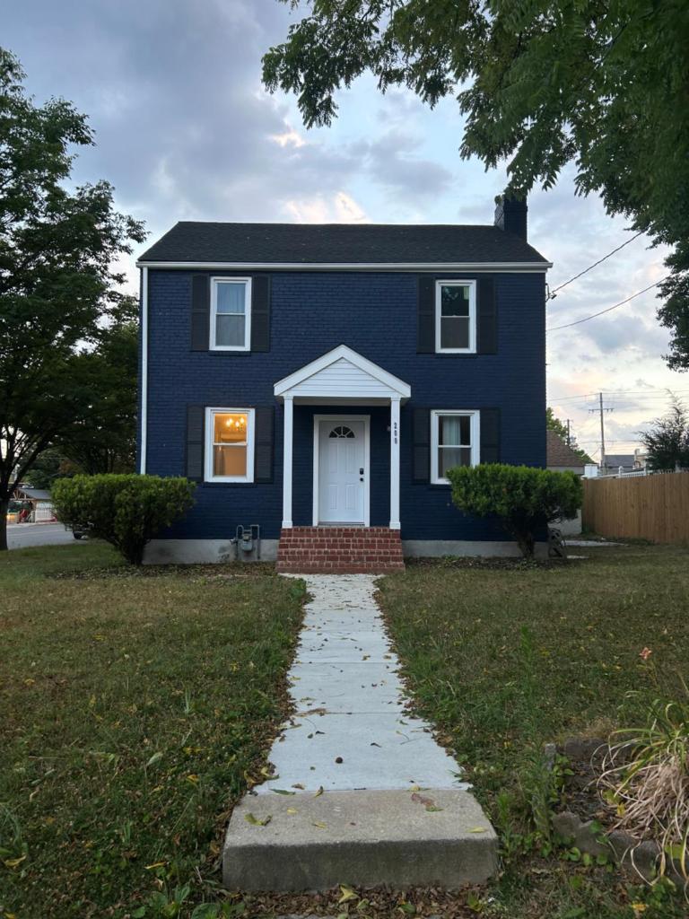 Single home, 4 beds, 2 baths image