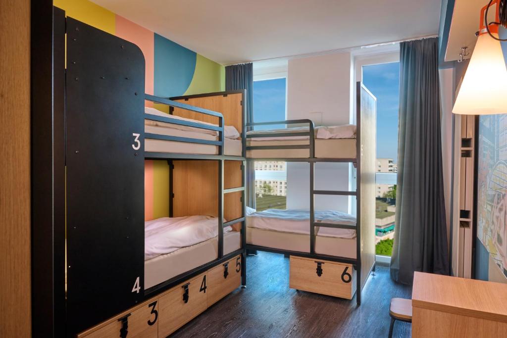 Generator Berlin Alexander Platz Room Type - 6 Bed Dorm (Shared Bathroom)