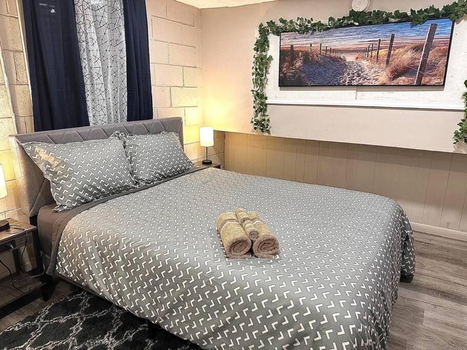 Serene Cityscape Sanctuary Close to Downtown Indianapolis - Unit #5 image