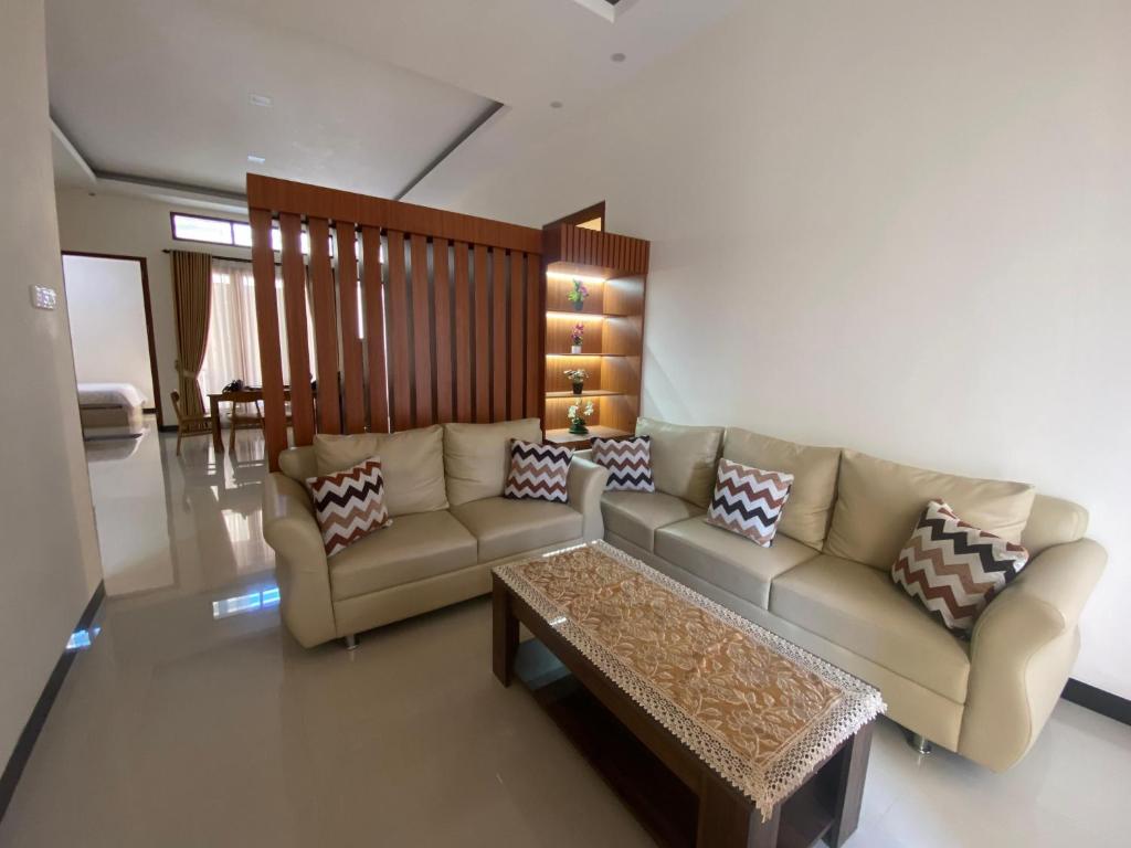 Kanggo Riko Family Homestay Mitra Reddoorz photo 3