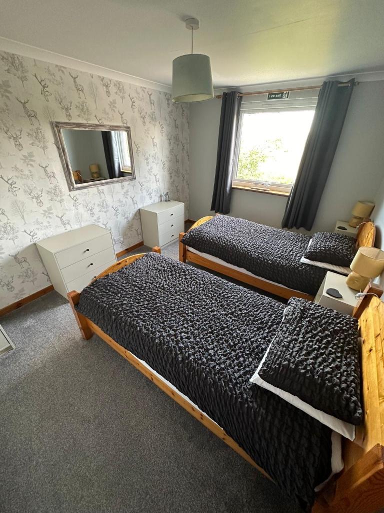 Self Catering Spacious 2 Bed Apartment with sea views
