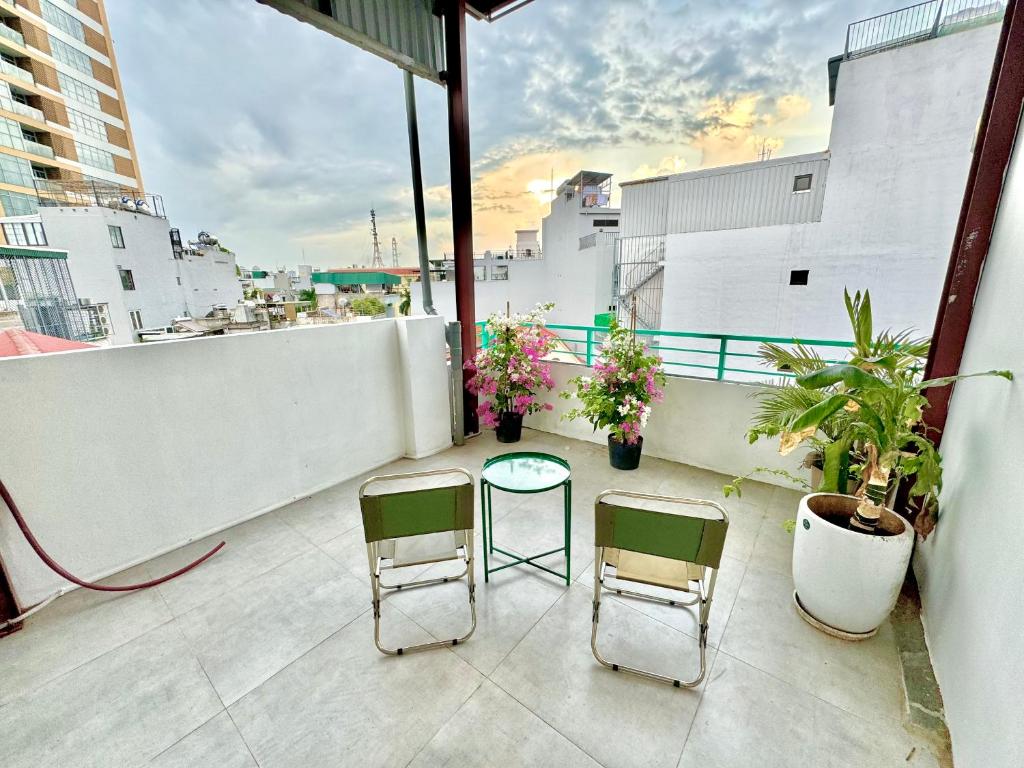 Harmony Home Lakeside-Modern-Balcony