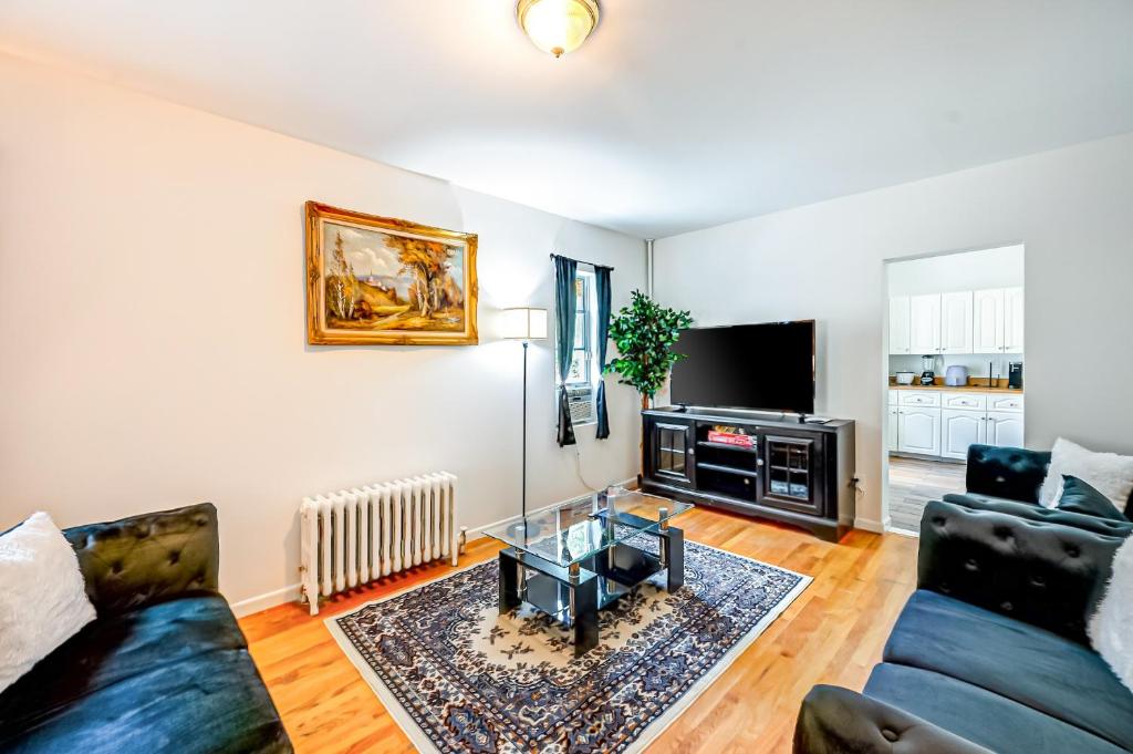 Charming 3BR Huntington House, Pet-Friendly! image