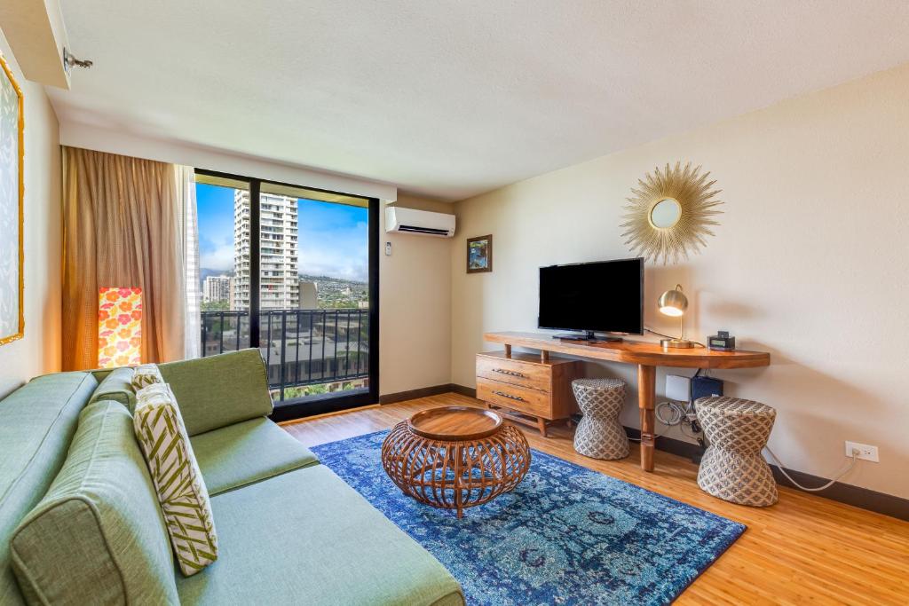 Castle Bamboo Waikīkī Hotel image