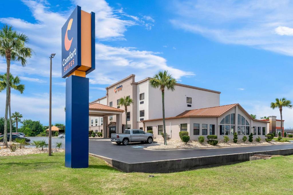 Comfort Suites near Robins Air Force Base image