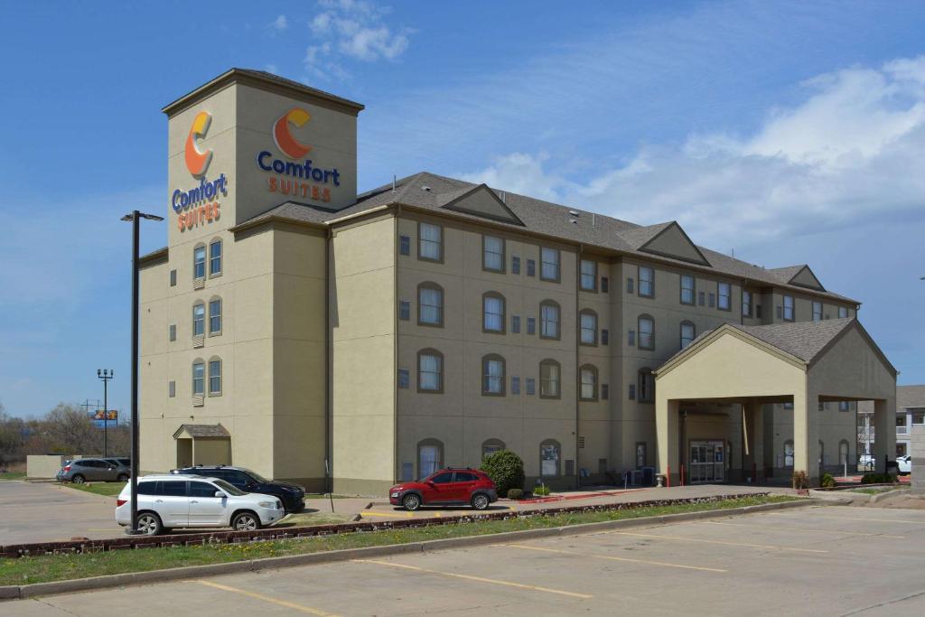 Comfort Suites Yukon - SW Oklahoma City image