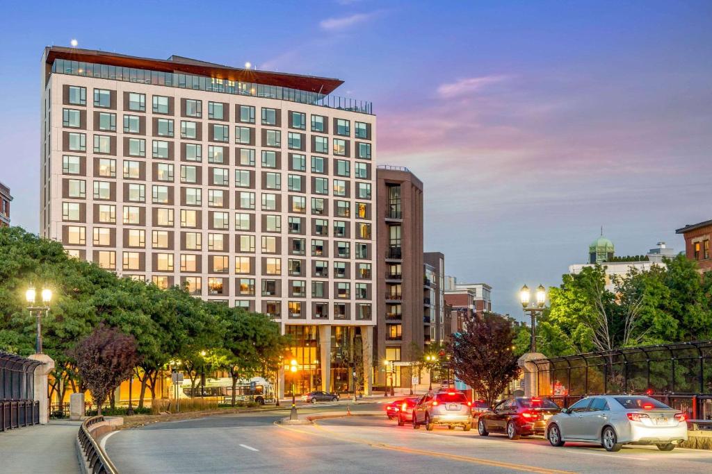Cambria Hotels Boston Downtown - Seaport image