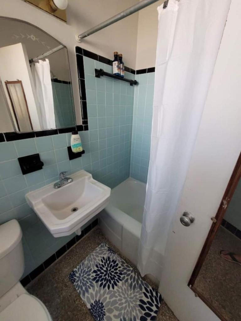 236G Studio Apt Near DownTown image