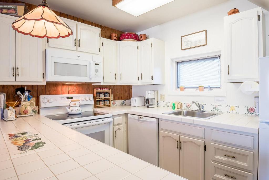 Alpine Villa Condo 21 image