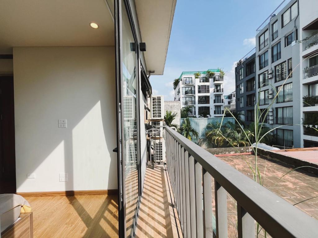 Hanoi Home 4 - Cheap price 2 bedroom Apartment near West lake