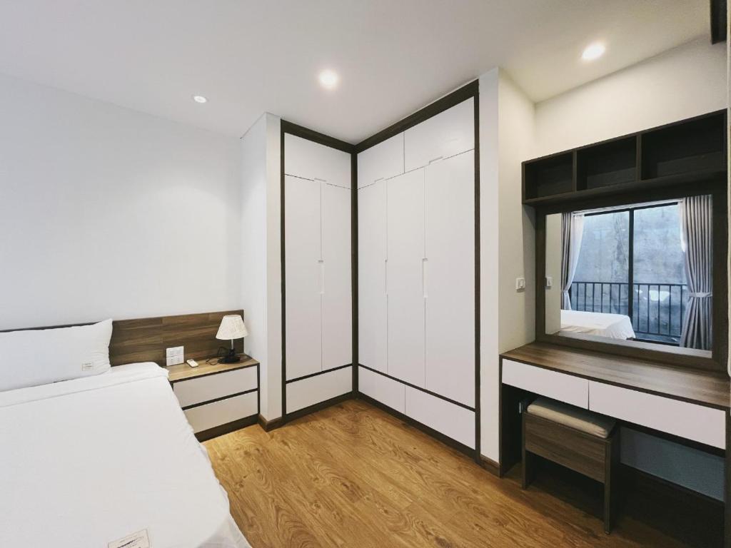 Hanoi Home 4 - Cheap price 2 bedroom Apartment near West lake