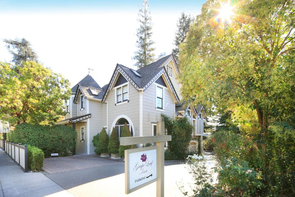 The Grape Leaf Inn photo 4