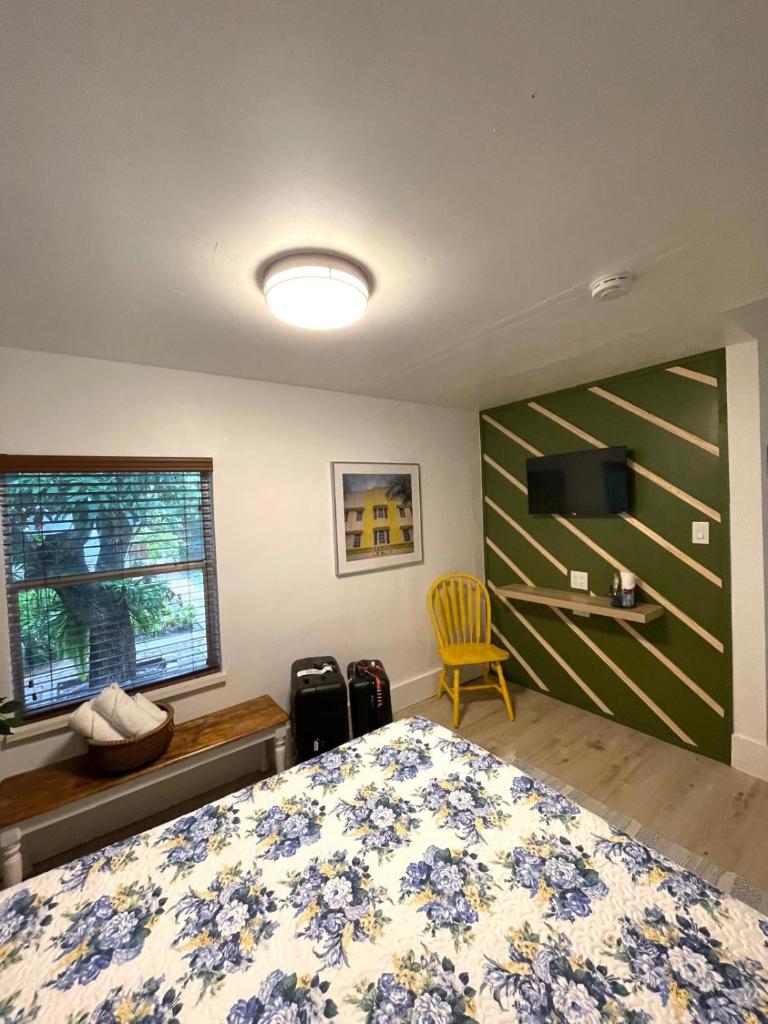 Cozy Room in the Heart of Little Havana image