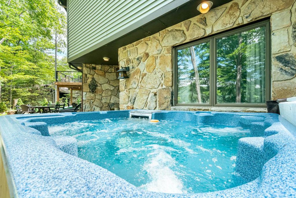 Lakeside Vista image