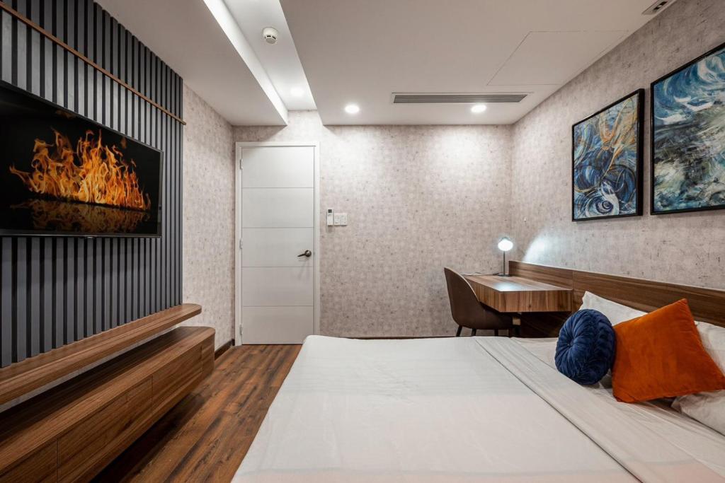 Modern 2BR Condo at Terra Royal by Orli Studio F19