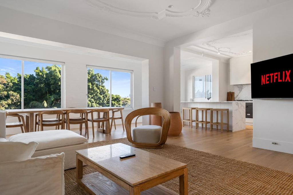 Luxe 3BR Full-Floor Suite with Views Darling Point photo 2