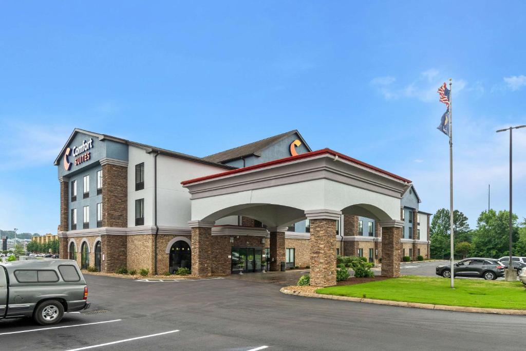Comfort Suites Jackson I-40 image