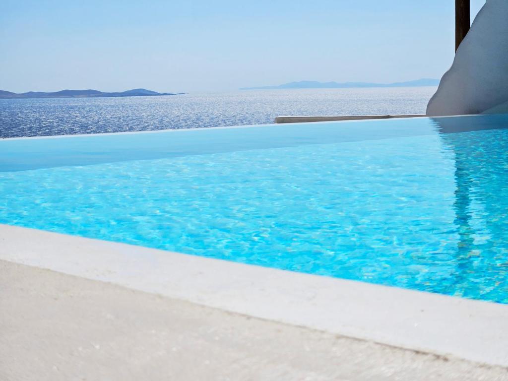 ELLI TROPiCAL LUXURY SUITES SUNSET-INFINITY POOL- SEA SIDE-NEAR CENTER PARKING