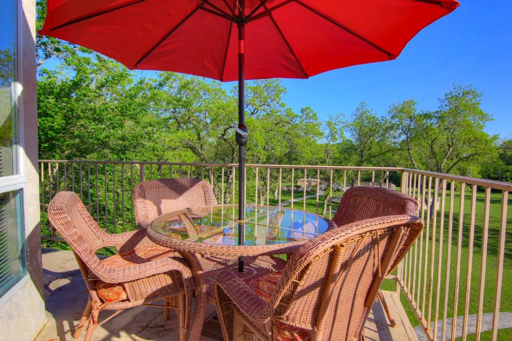 Chateau Relaxeau Ww D302 2 Bedroom Condo by RedAwning image