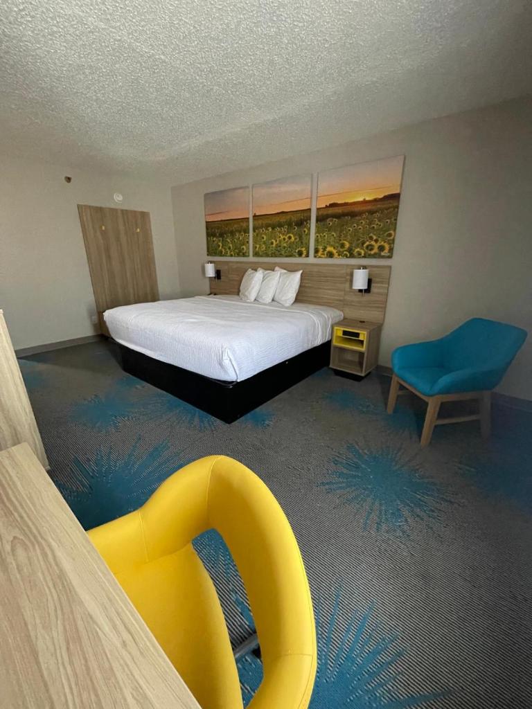 Days Inn by Wyndham Mandan Bismarck Area image