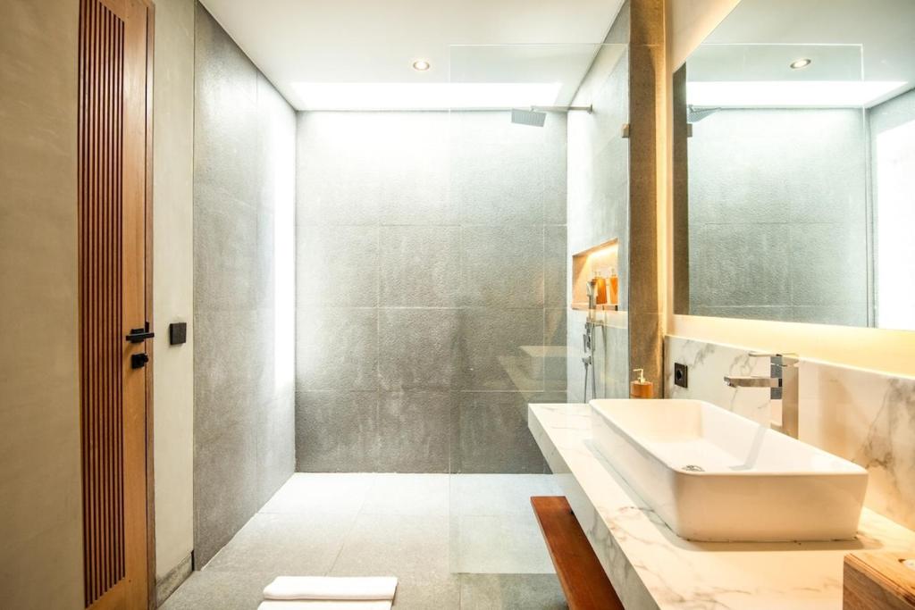 New 5BR Villa beach at 200m Canggu - Tap to explore photos
