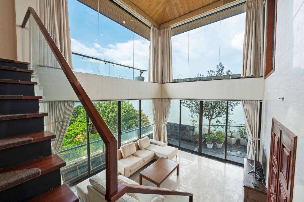 Moon West Lake Serviced Apartment