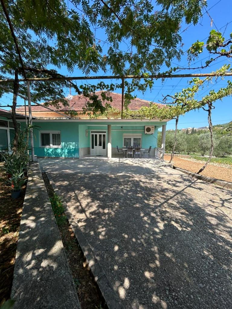 Lily Holiday House photo 2