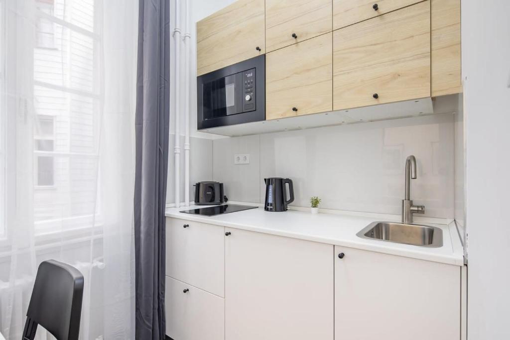 Ultra Central Mini Studio - Tap to explore photos