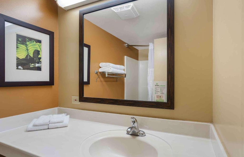 Extended Stay America Suites Chicago Elmhurst O'Hare - Tap to explore photos