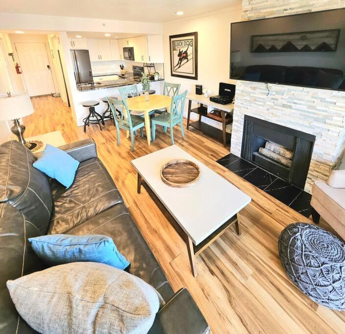 Top floor 2bd Apartment image