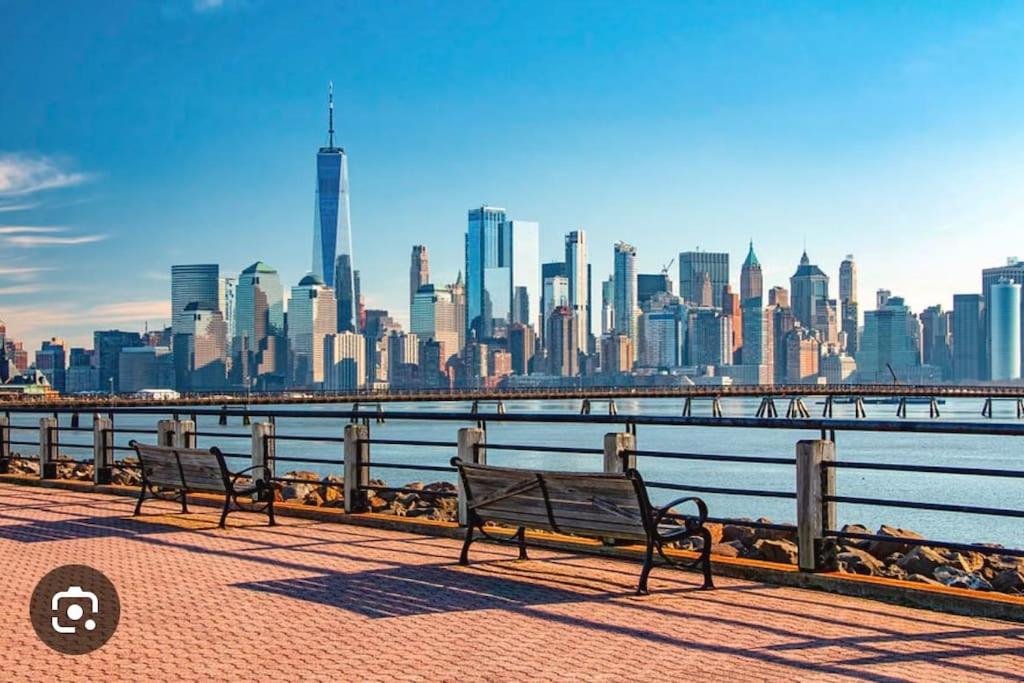 Apart Studio West NY 12Mints From NYCity image