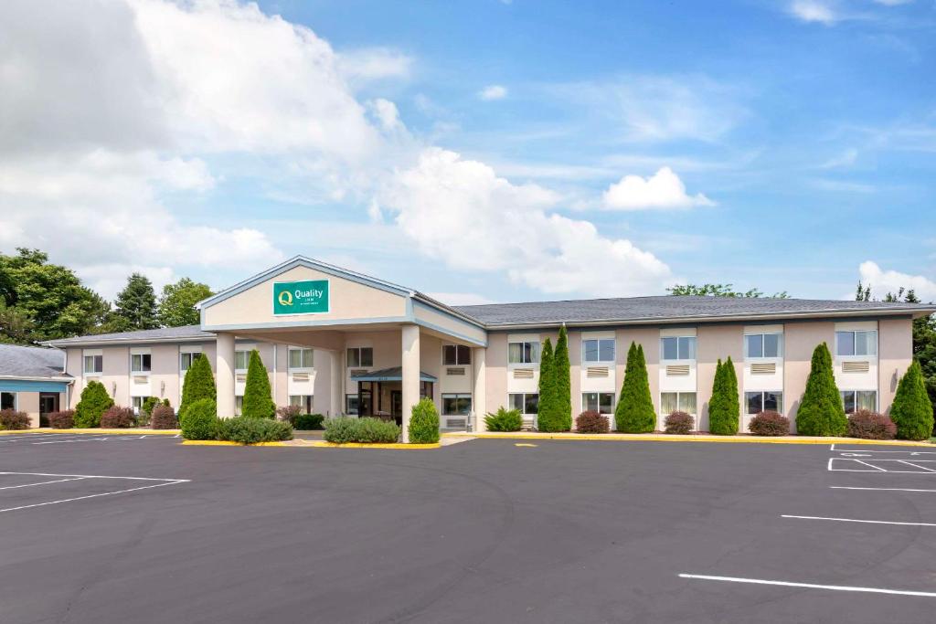 Quality Inn Huron image