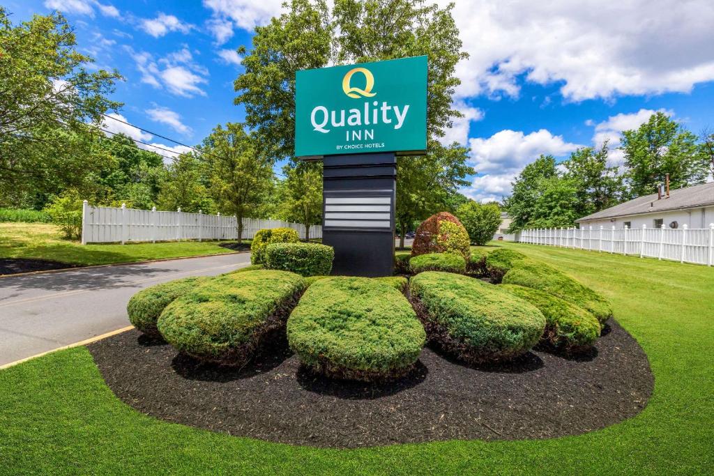 Quality Inn Edison-New Brunswick image