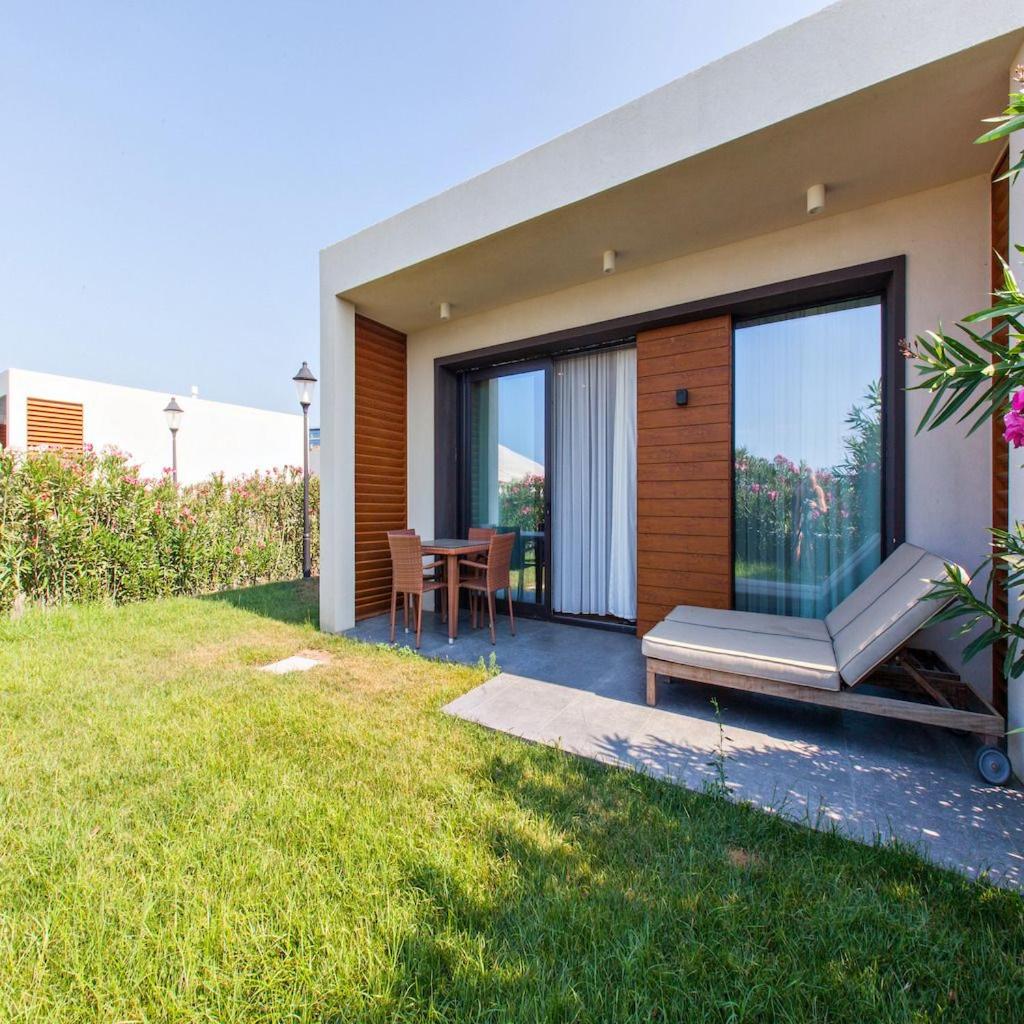 Sea Breeze White Villas 2