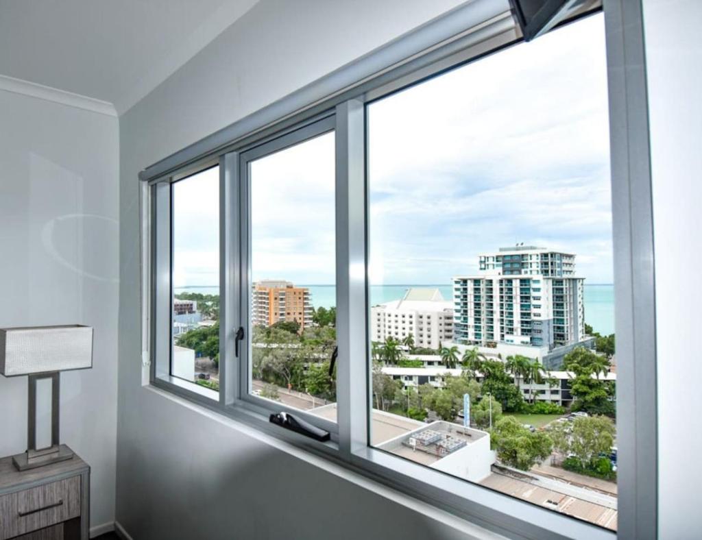 Large 11th floor City Apartment - Sea Views photo 2