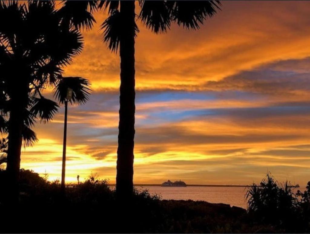 Absolute Beachfront Bliss-Best location in Darwin photo 3