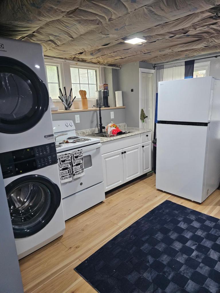 Studio apartment in Baltimore City image
