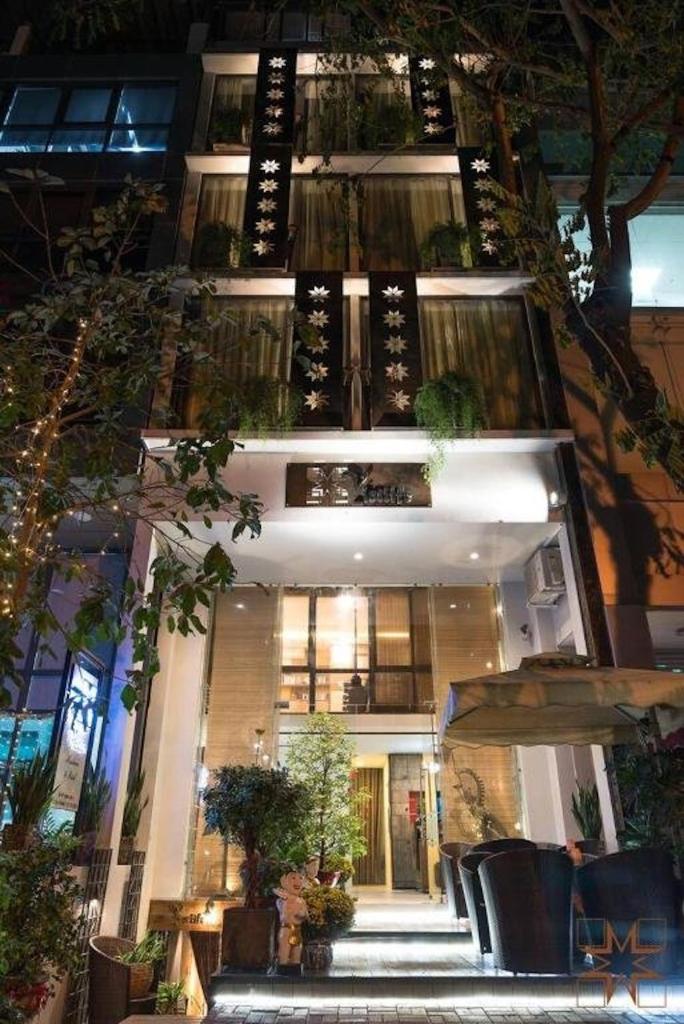 Vietlife Hotel & Apartment, Bar in Basement, Cinema Room