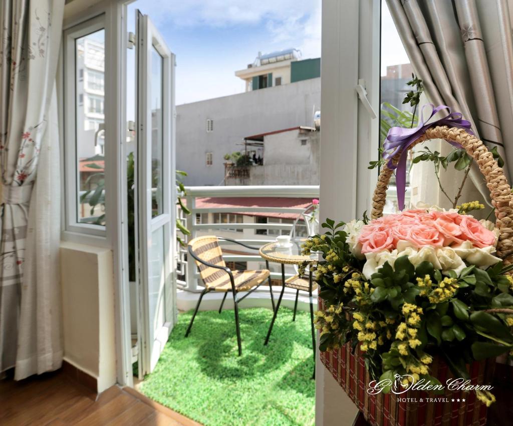 Двухместный (Двухместный номер Делюкс с 1 кроватью и балконом), Hanoi Golden Charm Hostel