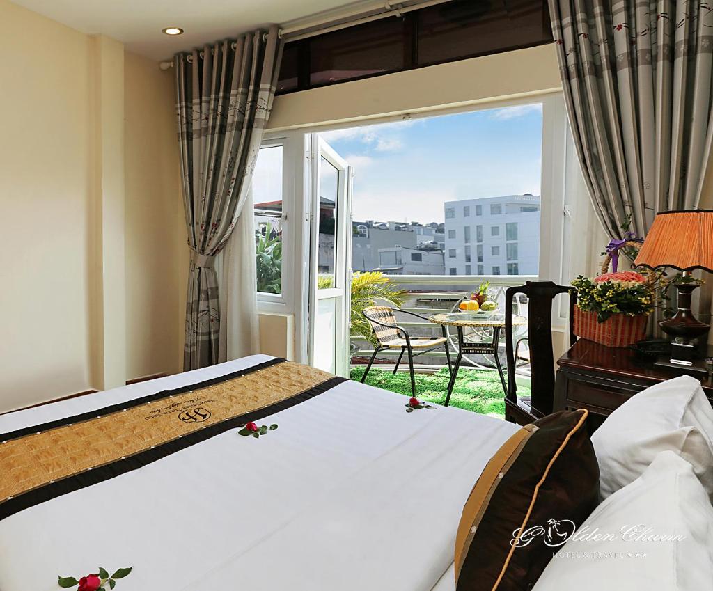 Двухместный (Двухместный номер Делюкс с 1 кроватью и балконом), Hanoi Golden Charm Hostel
