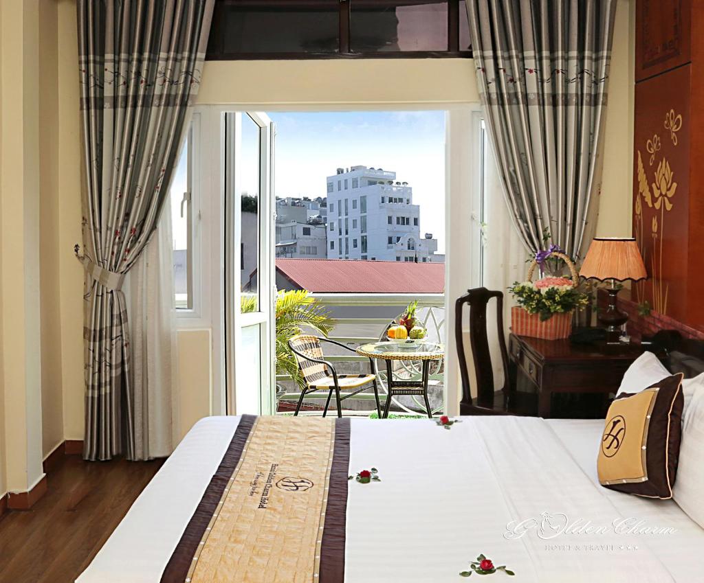 Двухместный (Двухместный номер Делюкс с 1 кроватью и балконом), Hanoi Golden Charm Hostel