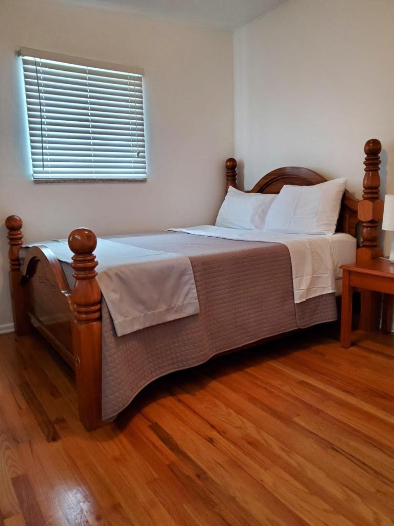 7 bedroom 8 beds family house