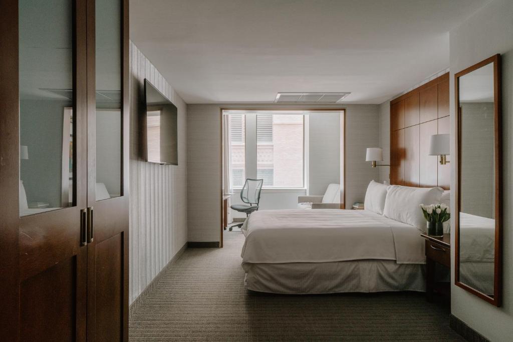 Club Quarters Hotel, Central Loop, Chicago - Tap to explore photos