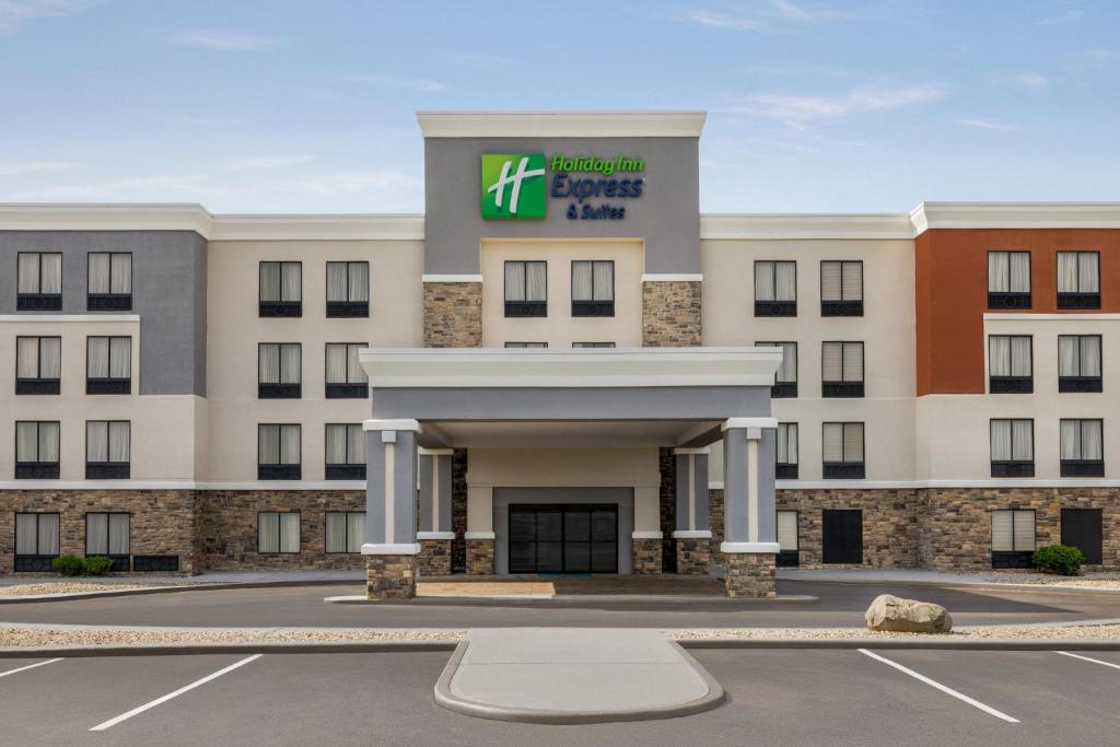 Holiday Inn Express and Suites Indianapolis W- Airport Area, an IHG Hotel image