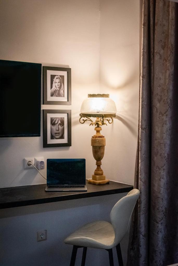 Aliki Vougiouklaki Apartment - Tap to explore photos