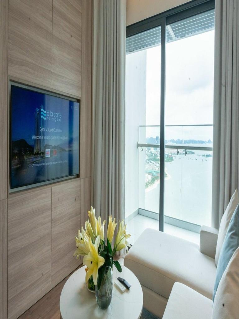 Khách sạn 5 sao - bể bơi vô cực - Trung tâm Bãi Cháy